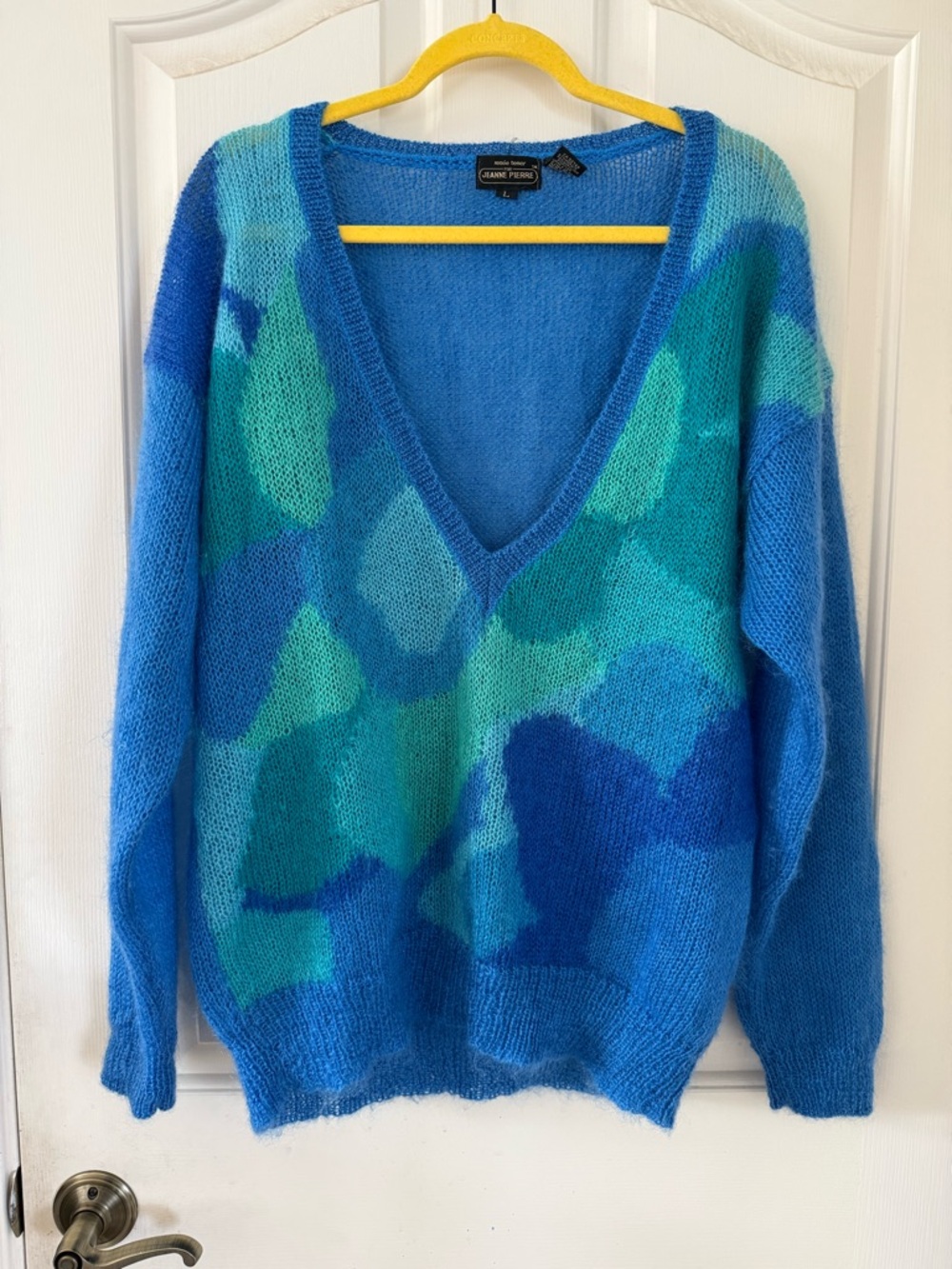 Vintage JEANNE PIERRE Blue & Teal Abstract V-Neck Sweater